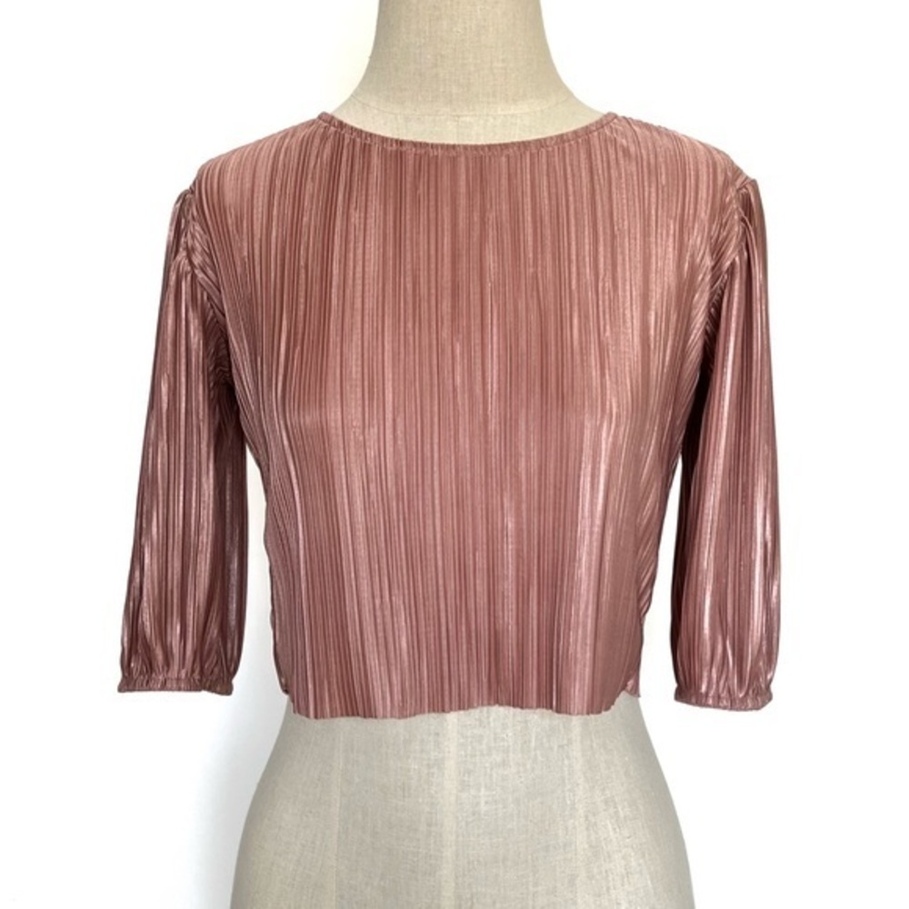 PrettyLittleThing Rose Plisse Pleated Short Sleeve Crop Blouse Size 4